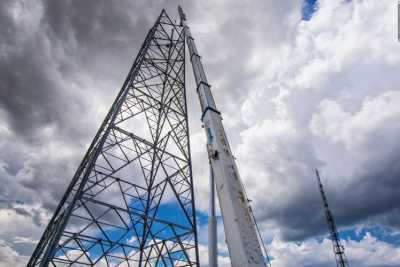 Nelle campagne di Bari un'antenna di metallo che tocca le nuvole: sar� alta 120 metri  